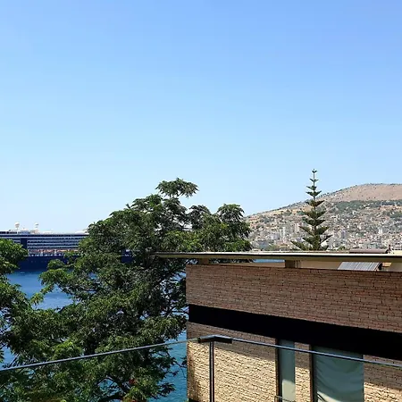 2f Apartment *